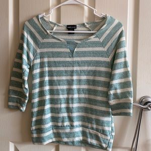 Wet seal women’s striped knit top in size extra small